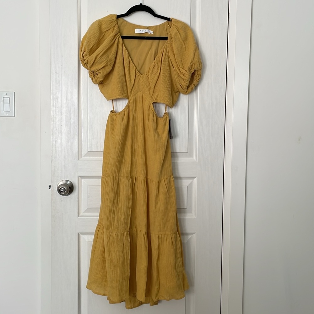 (NWT) Yellow Summer Maxi Cut Out Dress